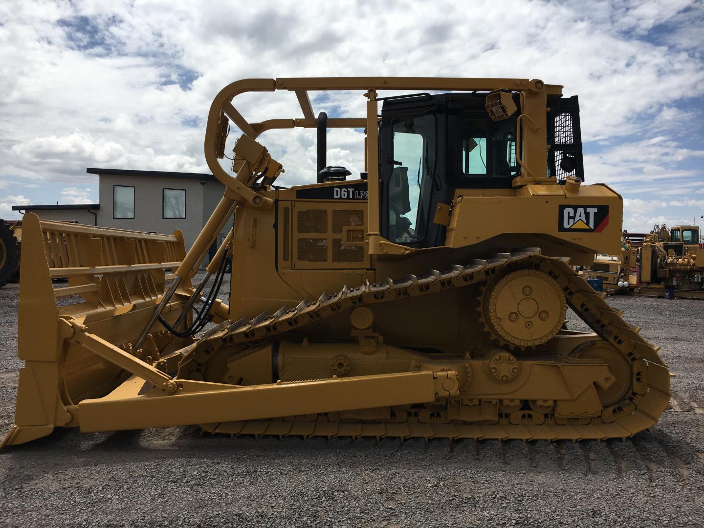 ./imagenes/INVOICE/2019/15865/TOPADOR FRONTAL CAT D6T LGP IMG_6165 (22).JPG